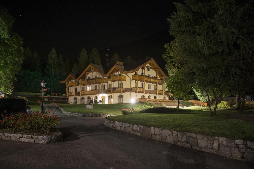 Holidays Dolomiti Apartment Resort Каризоло Экстерьер фото